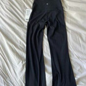 Lululemon Groove Super-High-Rise Flared Pant Nulu Size 6 (New with tags)